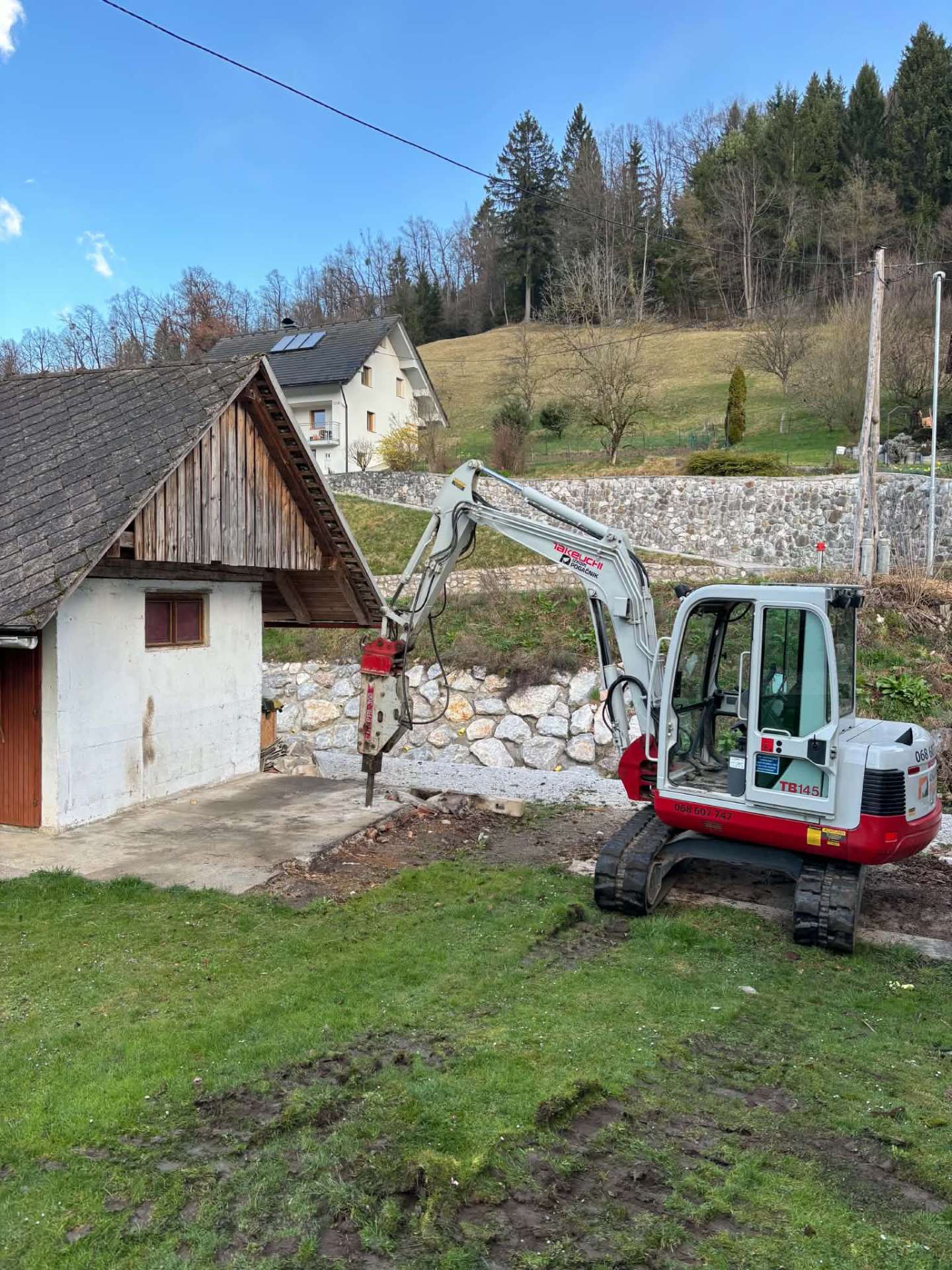 Rušenje betonske površine s hidravličnim kladivom